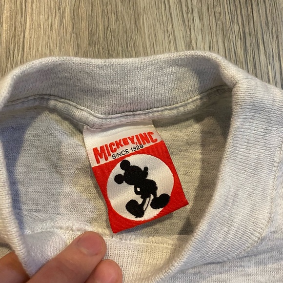 Vintage Disney Mickey Mouse Basketball Single Stitch T Shirt Size Large - Picture 5 of 6